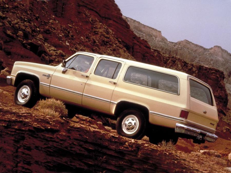  Chevrolet Suburban 1983 года  (фото 3 из 5)